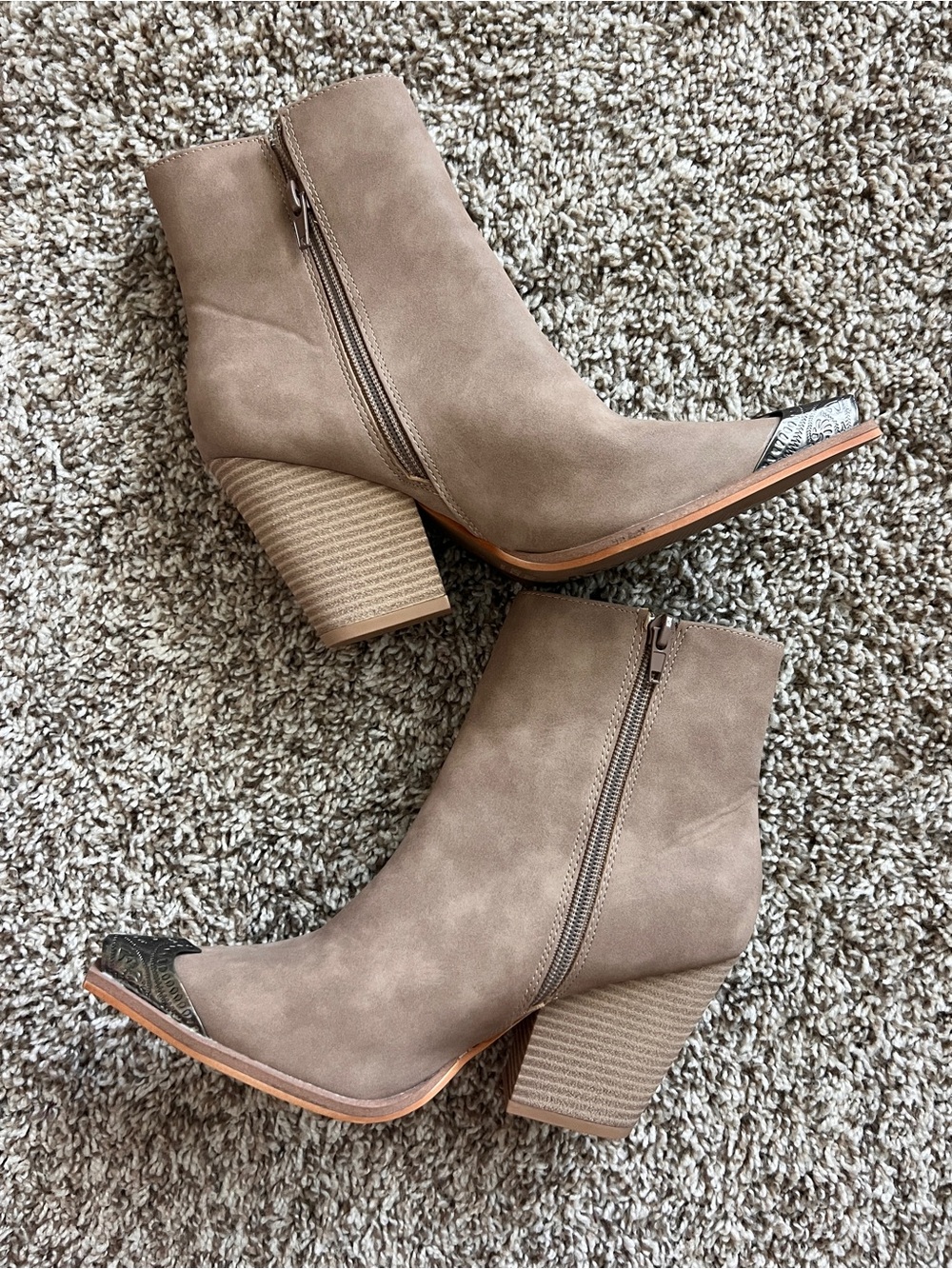 NWOT! Oasis Society Taupe Leather Block Heel Ankle Boots with Metal Toe - Picture 2 of 10
